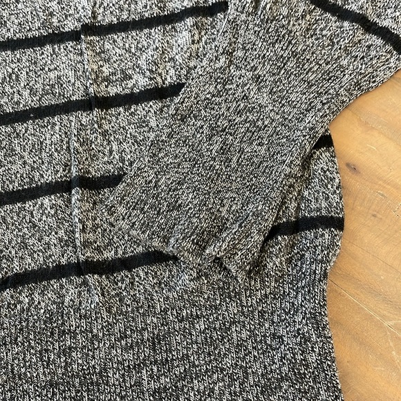 🌷5/$20🌷 Mossimo Striped Sweater L - Picture 5 of 7